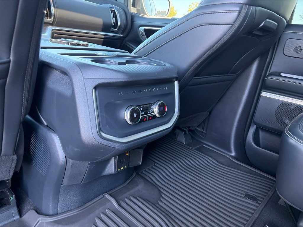 Used 2026 Ford Expedition Platinum w/ Stealth Performance Package AWD/4WD image 33