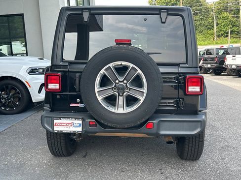 Used 2019 Jeep Wrangler Unlimited Sahara image 7