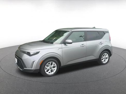 Used 2025 Kia Soul LX w/ LX Technology Package FWD image 7