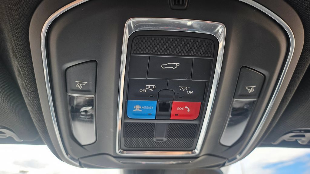 Used 2023 Jeep Wagoneer L Series II AWD/4WD image 44