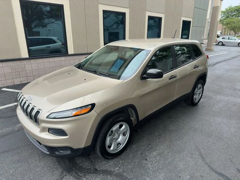 Used 2014 Jeep Cherokee Sport image 3