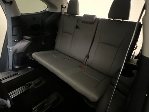 Used 2023 Toyota Highlander Limited AWD/4WD image 25