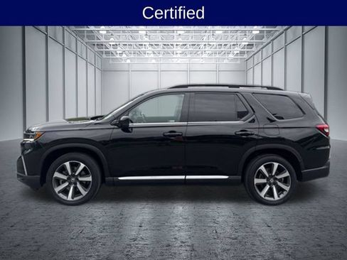 Used 2023 Honda Pilot Touring image 3