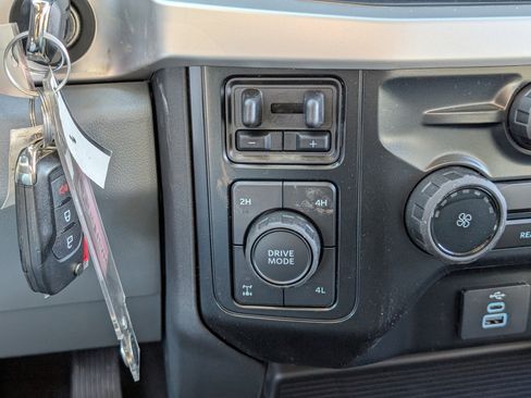 New 2026 Ford F250 XLT w/ FX4 Off-Road Package image 19