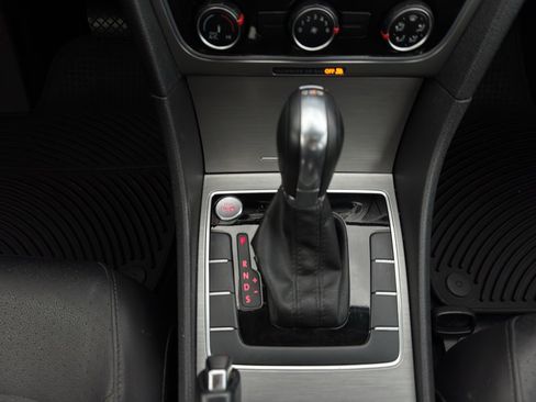Used 2014 Volkswagen Passat TDI SE image 15