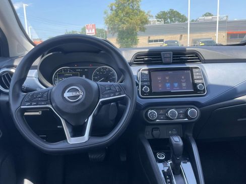 Used 2025 Nissan Versa SV FWD image 11