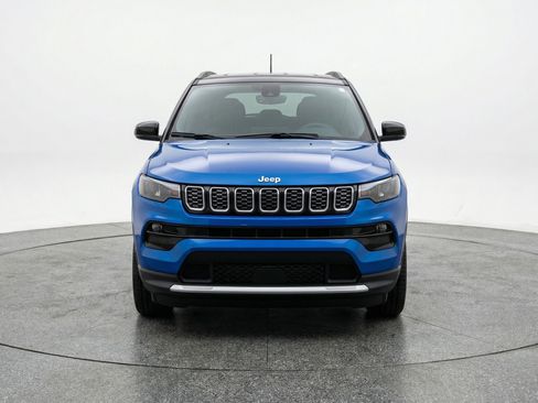 Used 2025 Jeep Compass Limited image 2