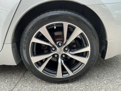 Used 2016 Nissan Maxima 3.5 SL w/ Interior Lighting Package FWD image 10