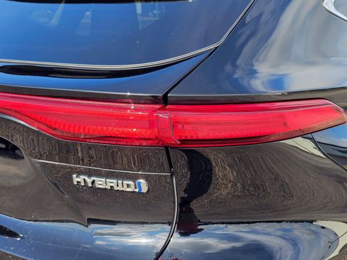 Used 2021 Toyota Venza LE AWD/4WD image 9