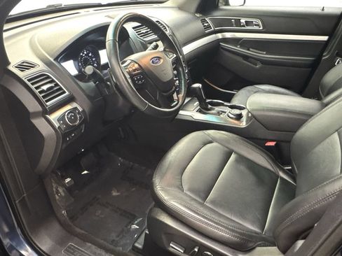Used 2017 Ford Explorer XLT w/ Equipment Group 202A AWD/4WD image 11