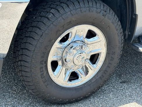 Used 2022 RAM 2500 Tradesman w/ Chrome Appearance Group AWD/4WD image 9