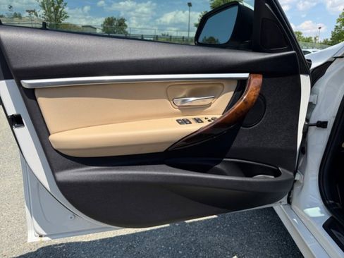 Used 2017 BMW 330i Sedan RWD image 19