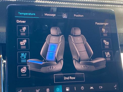 Used 2025 Cadillac Escalade ESV Premium Luxury Platinum image 37