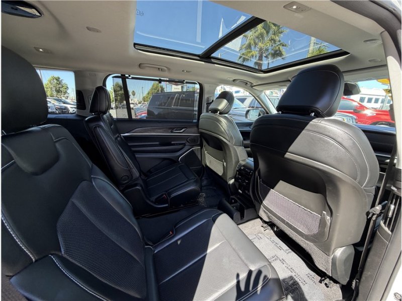 Used 2021 Jeep Grand Cherokee L Limited w/ Luxury Tech Group II AWD/4WD image 28