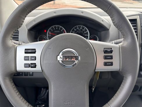 Used 2019 Nissan Frontier SL image 9