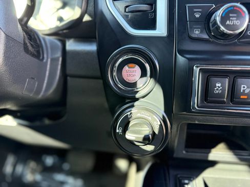 Used 2019 Nissan Titan SV w/ SV Convenience Package AWD/4WD image 27
