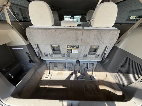 Used 2018 Toyota Sienna LE FWD image 23