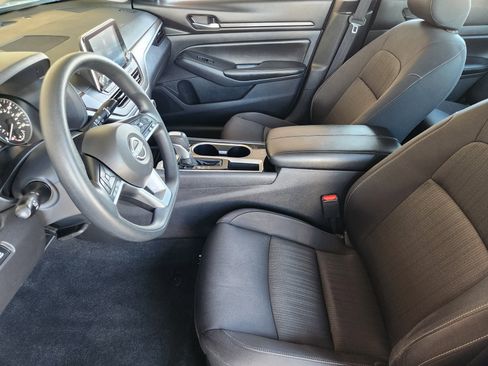 Used 2024 Nissan Altima 2.5 SV image 14