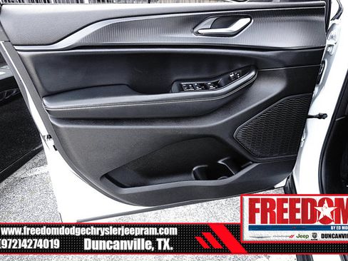 Used 2023 Jeep Grand Cherokee L Laredo RWD image 38