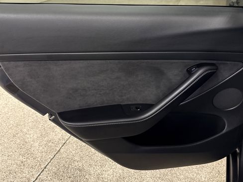 Used 2023 Tesla Model 3 Standard Range image 12