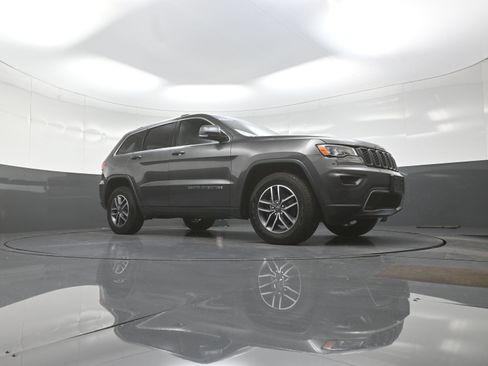 Used 2019 Jeep Grand Cherokee Limited AWD/4WD image 9