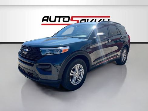 Used 2024 Ford Explorer XLT AWD/4WD image 3