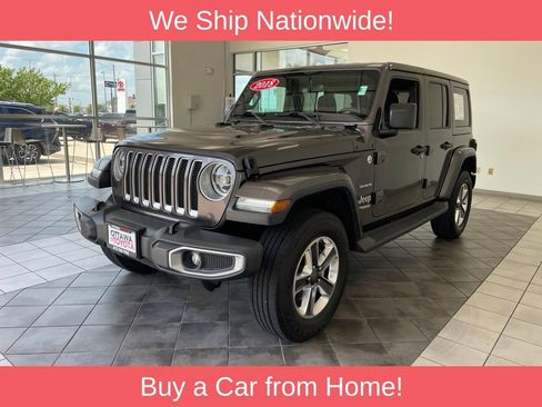 Used 2018 Jeep Wrangler Unlimited Sahara AWD/4WD image 2