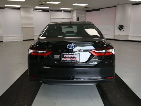 Used 2022 Toyota Camry LE image 5