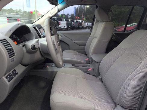 Used 2020 Nissan Frontier SV image 14