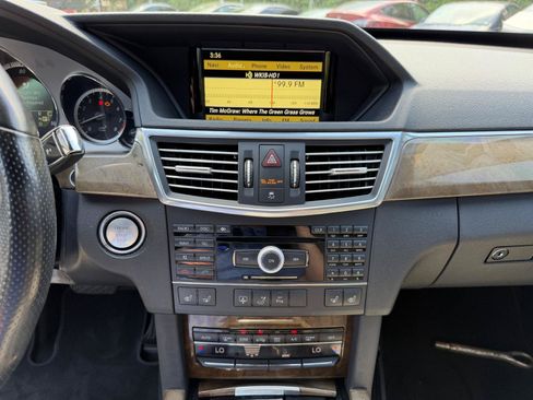 Used 2010 Mercedes-Benz E 550 Sedan image 33