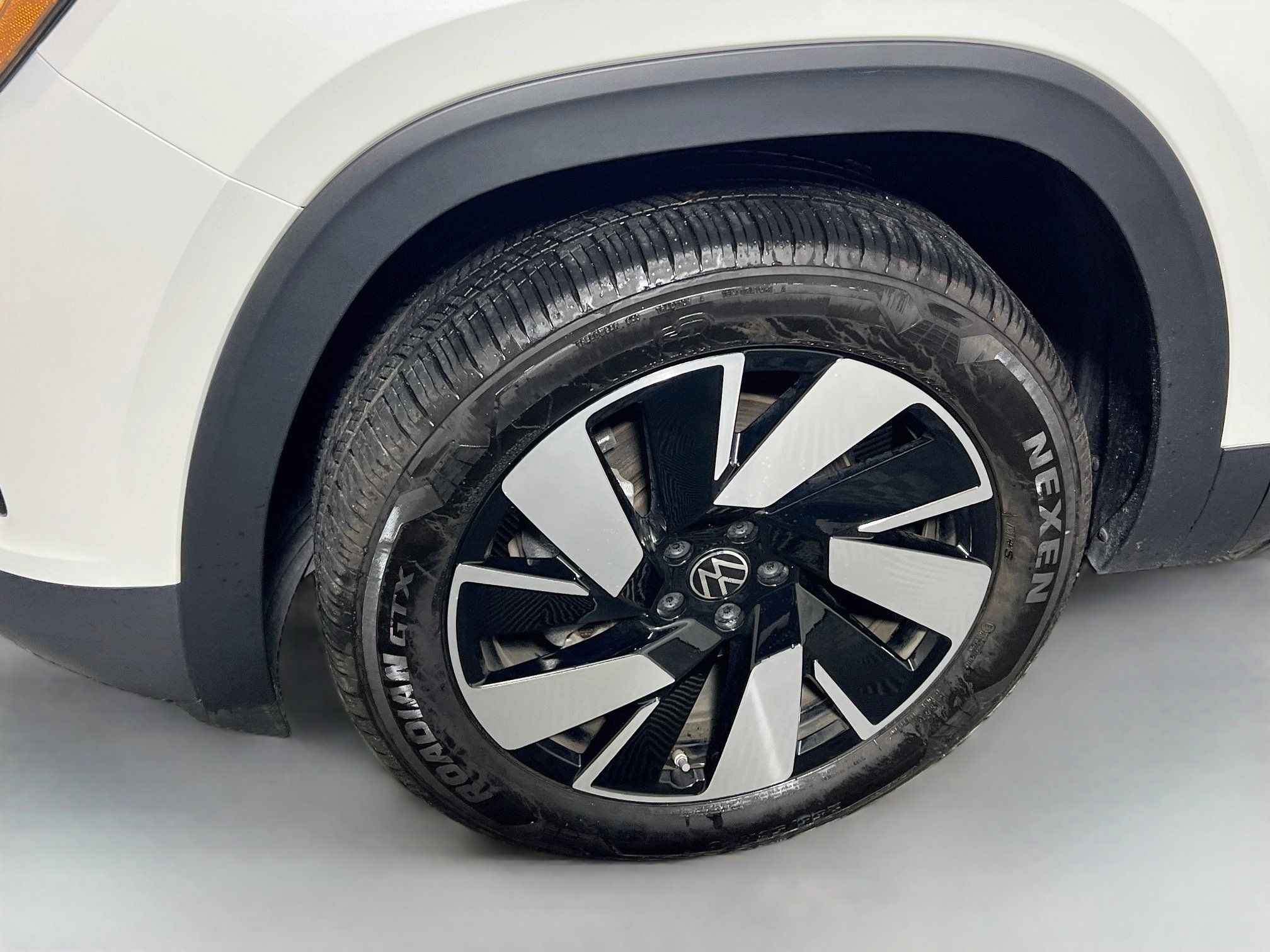 Used 2026 Volkswagen Atlas Cross Sport SE FWD image 13