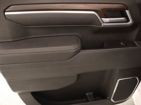 Used 2025 GMC Sierra 1500 SLT image 16