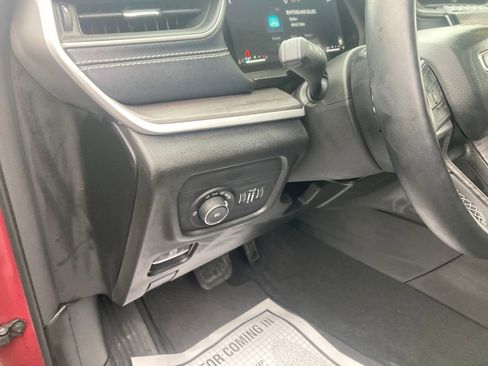 Used 2022 Jeep Grand Cherokee Limited image 17