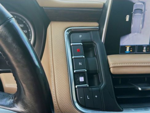 Used 2021 Chevrolet Tahoe Premier w/ Premium Package RWD image 13