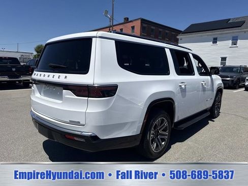 Used 2024 Jeep Wagoneer L Series II w/ Flexible Seating Group AWD/4WD image 7