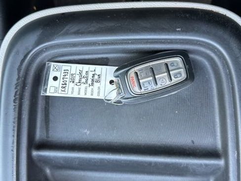 Used 2019 Chrysler Pacifica Touring-L w/ Advanced Safetytec Group image 51