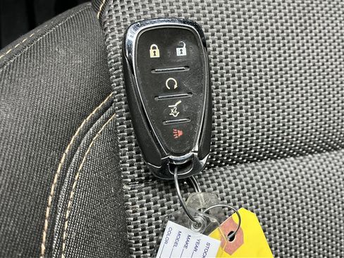 Used 2020 Chevrolet Traverse LT image 27