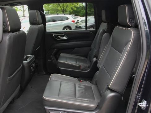 Used 2023 Chevrolet Suburban Premier AWD/4WD image 35