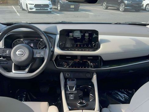 Used 2023 Nissan Rogue SL w/ SL Premium Package image 32