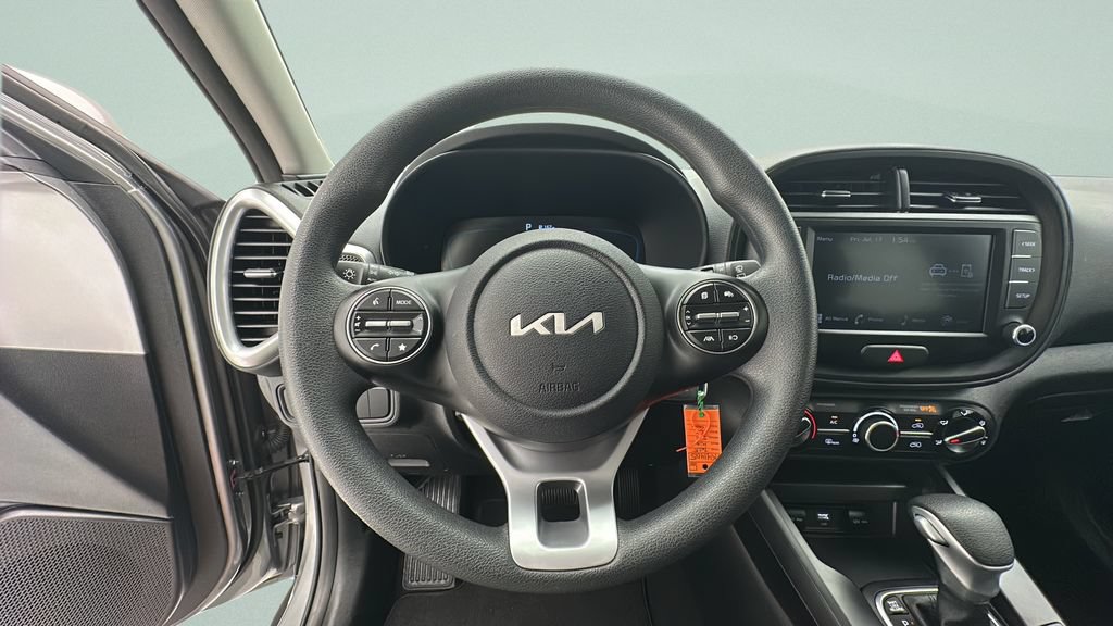 Used 2025 Kia Soul LX w/ LX Technology Package FWD image 15