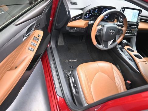 Used 2020 Toyota Avalon Limited w/ Advanced Safety Package FWD image 11