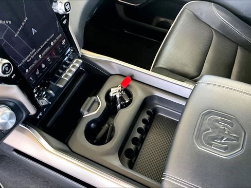 Used 2019 RAM 1500 Laramie AWD/4WD image 17