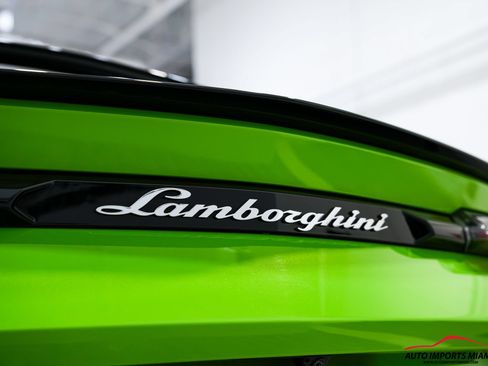 Used 2022 Lamborghini Urus AWD/4WD image 21