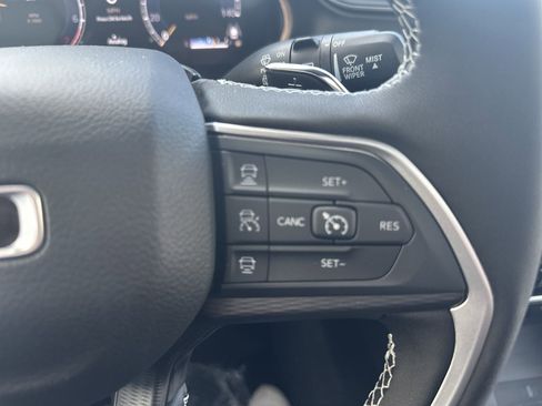 New 2025 Jeep Grand Cherokee Altitude image 19