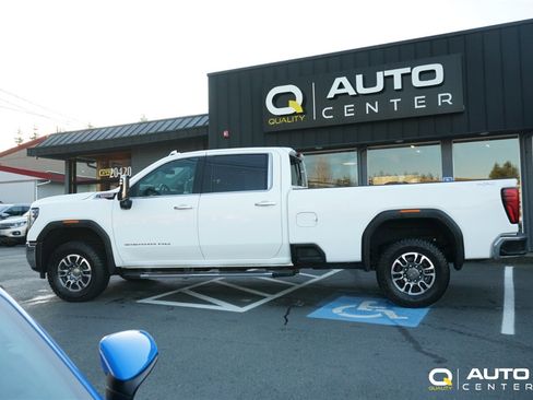 Used 2024 GMC Sierra 3500 SLT w/ SLT Premium Package image 8