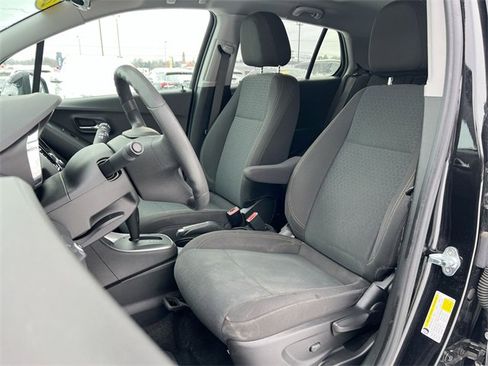 Used 2022 Chevrolet Trax LS w/ Tint and Cruise Package image 18