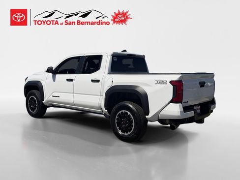 Certified 2025 Toyota Tacoma TRD Off-Road AWD/4WD image 3