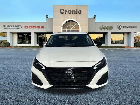 Used 2024 Nissan Altima 2.5 SR w/ SR Premium Package image 8