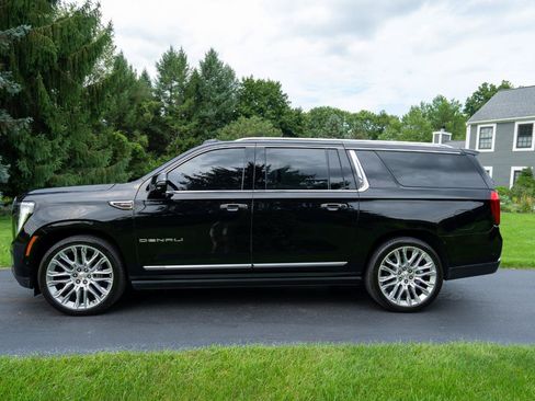 Used 2026 GMC Yukon XL Denali w/ Denali Reserve Package AWD/4WD image 6