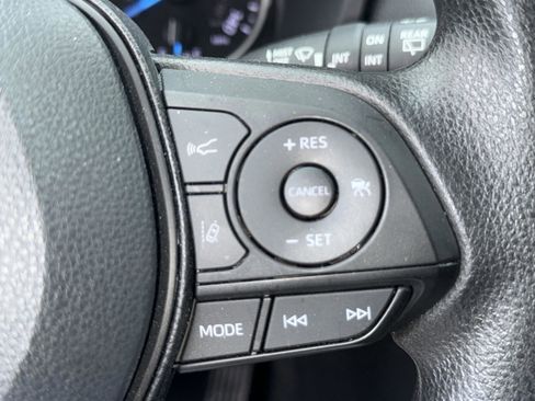 Used 2022 Toyota RAV4 XLE image 25